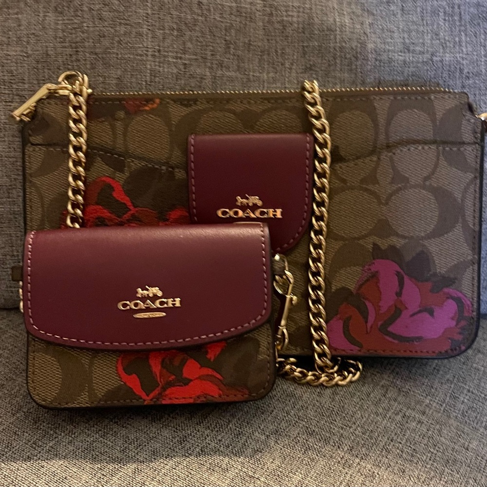 🩷❤️GORGEOUS COACH POPPY🩷❤️CROSSBODY CLUTCH WITH DETACHABLE CARD CASE.